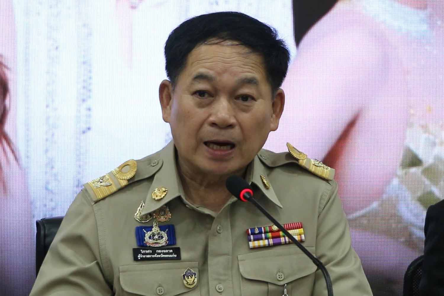 Губернатор помогает местной больнице