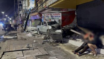 Два человека погибли в ДТП с мотоциклом и пикапом на Сукхумвит Роуд в Паттайе