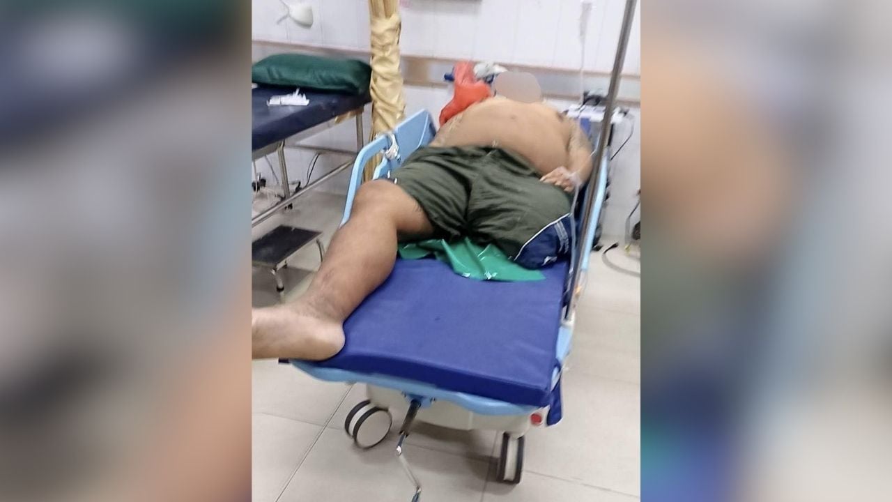 Дилер в ЧонбуриCollapsed после того, как проглотил Яба и кристаллический метамфетамин.