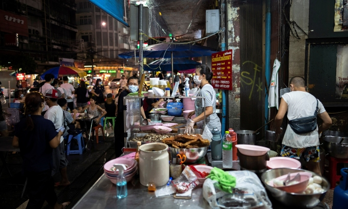Доверие потребителей в Таиланде упало до самого низкого уровня за более чем два года