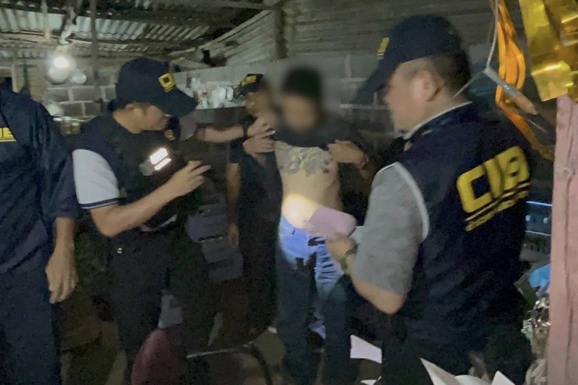 Женщина из Лопбури арестована за незаконный караоке-бар и эксплуатацию детей