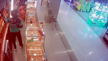 Золотое ограбление в Самутпракане: грабитель в униформе курьера украл 8,6 миллиона бат