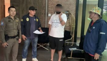 Индийца арестовали за поддельный банковский перевод на сумму 90,000 бат на улице Уокинг-стрит в Паттайе