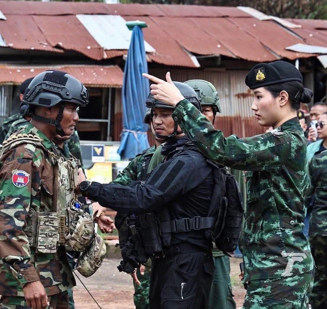 Камбоджийский солдат нарушает контрольный пункт Таиланда под воздействием (видео)