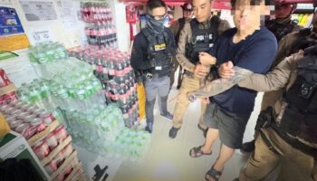 Китайский мужчина сдался после вооруженного столкновения в магазине Паттайи