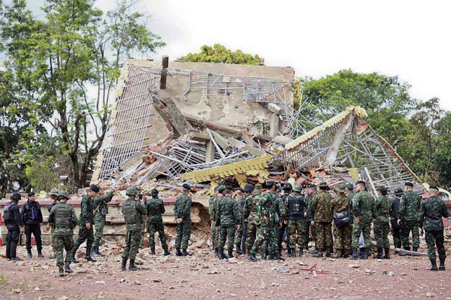 Команда АСЕАН посещает границу