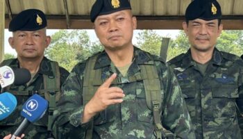 Командир Тайской народной армии против борющегося правительства в споре в Камбодже