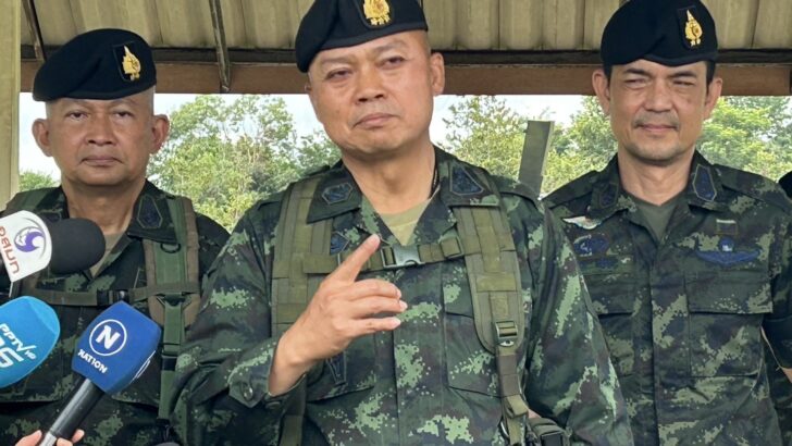 Командир Тайской народной армии против борющегося правительства в споре в Камбодже