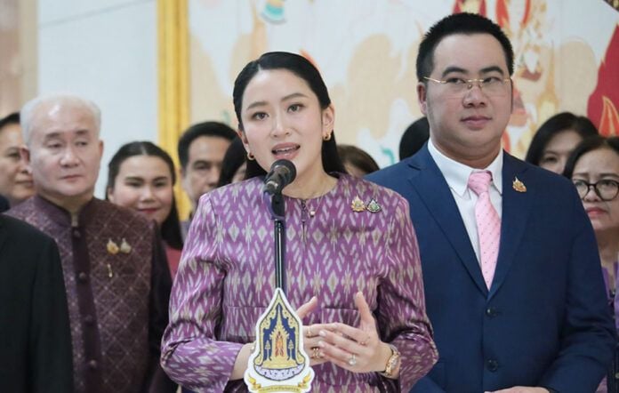 Королевская честь: Тайская принцесса названа национальным художником за живопись