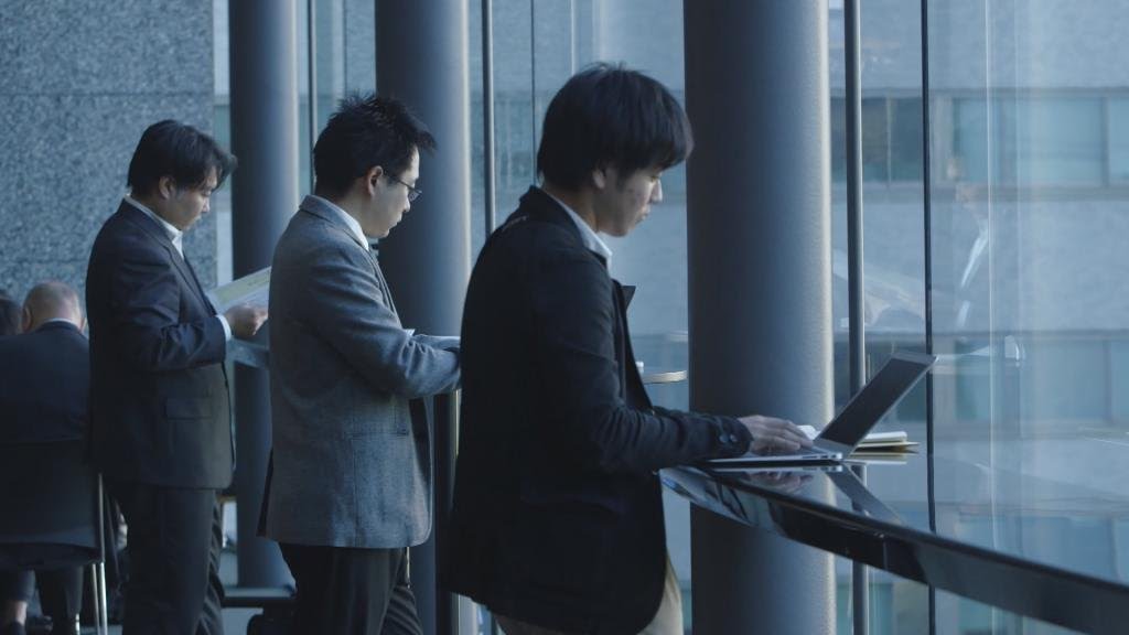 Кризис переутомления в Японии углубляется, поскольку количество самоубийств, связанных с психическим здоровьем, достигло рекордного уровня