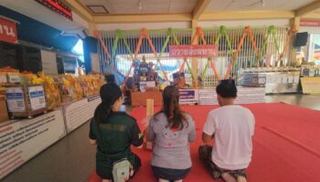 Лотерейная лихорадка охватывает центральный Таиланд у гигантского буддийского храма