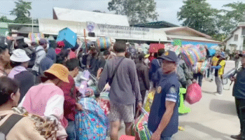 Массированный камбоджийский Exodus из-за слухов о захвате земель вызывает заторы на границе и кризис труда в Таиланде