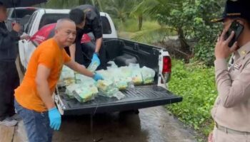 Масштабная партия наркотиков обнаружена, плавающей в канале Самут Сонгкрам