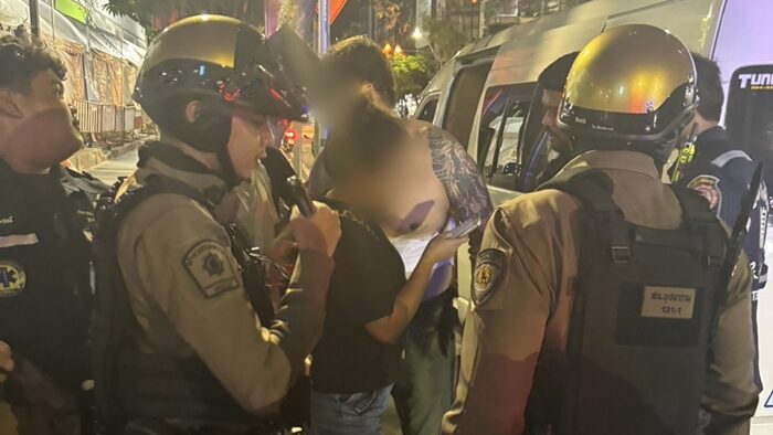 Мужчина был stabbed в Бангкоке после конфликта из-за взгляда.