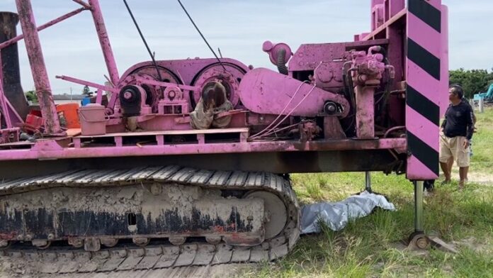 Мужчина трагически погиб от крана на строительном участке в Чонбури