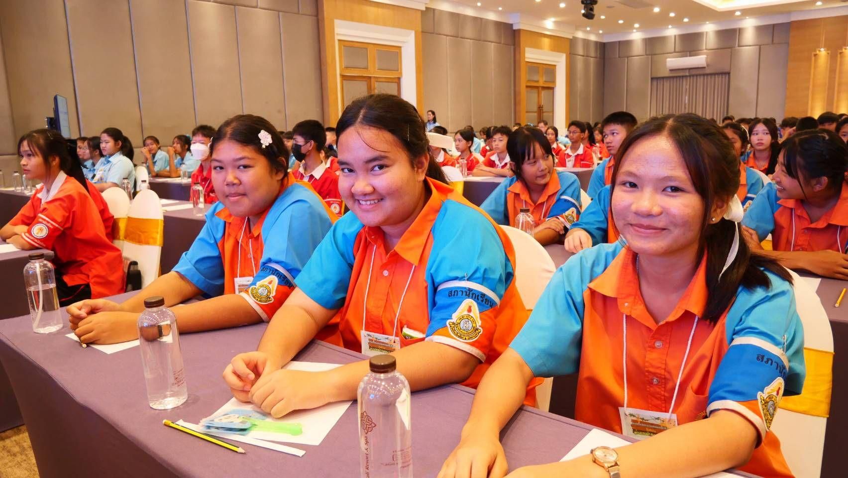 Паттайя наделяет подростков возможностями через мастерские «Счастливая школа»