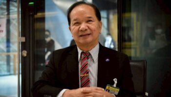 Паэтонгтарн пропустит судебное решение, ждет у Дома правительства