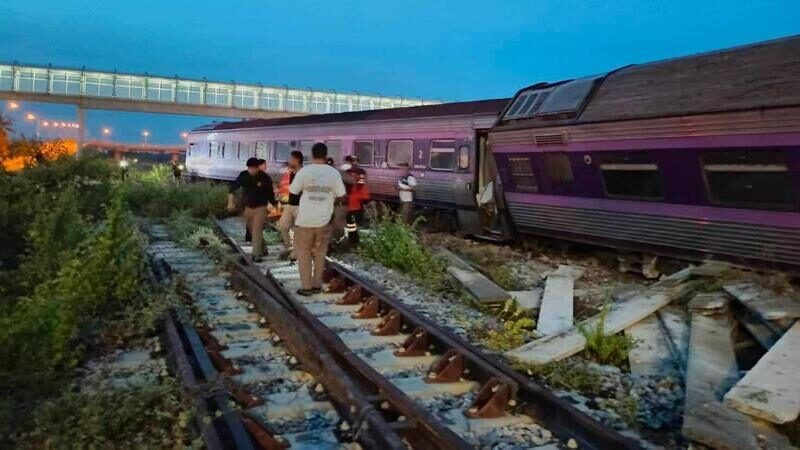 Поезд, направляющийся в Бангкок, сошел с рельсов в Пратчупкхирикхан, 10 пострадавших