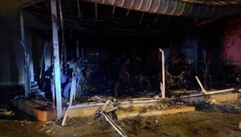 Поздняя ночная вспышка: адский огонь сжигает велосипеды в магазине на Пхукете