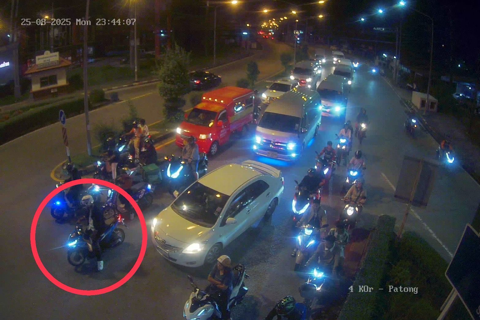 Пойман на камеру: вор в Патонге попался с добычей в 300 000 бат