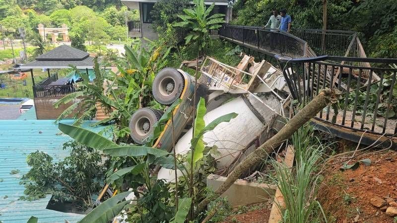 Полиция расследует аварию цементовоза недалеко от кафе на Пхукете