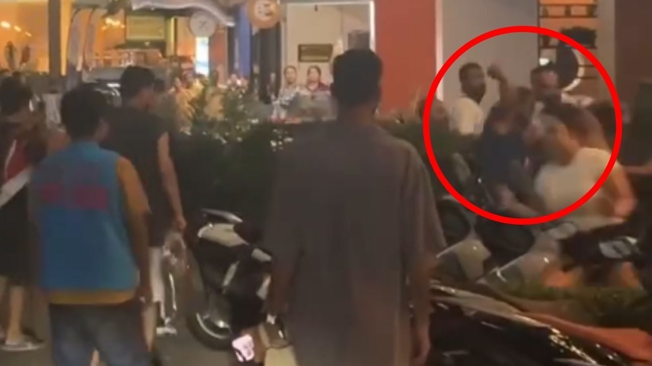 Почти 20 иностранцев нападают на владельца магазина мотоциклов в Пхукете