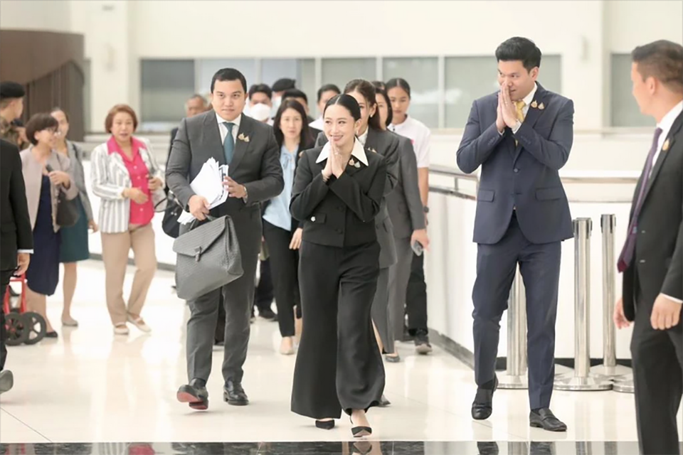 Премьер-министр Таиланда получает общественную поддержку, поскольку Конституционный суд назначает вынесение приговора на 29 августа.