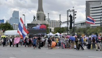 Протестующие собираются в Бангкоке у Монумента Победы из-за напряженности на тайско-камбоджийской границе
