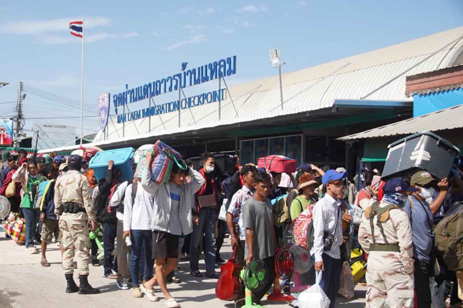 Работникам из Камбоджи предоставлены шестимесячные продления.