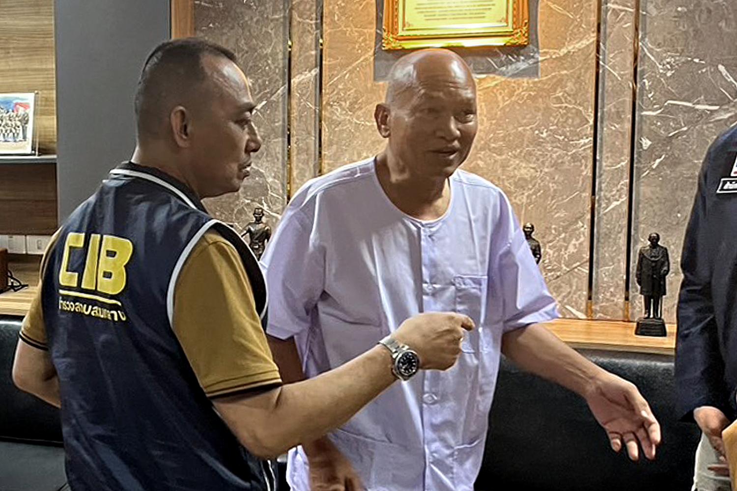 Расследование по делу об экс-аббате углубляется в скандале с фондами хосписа храма