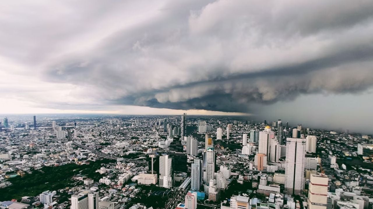 Серьезное предупреждение о погоде: сильный дождь и риск быстрого наводнения в 32 провинциях Тайланда