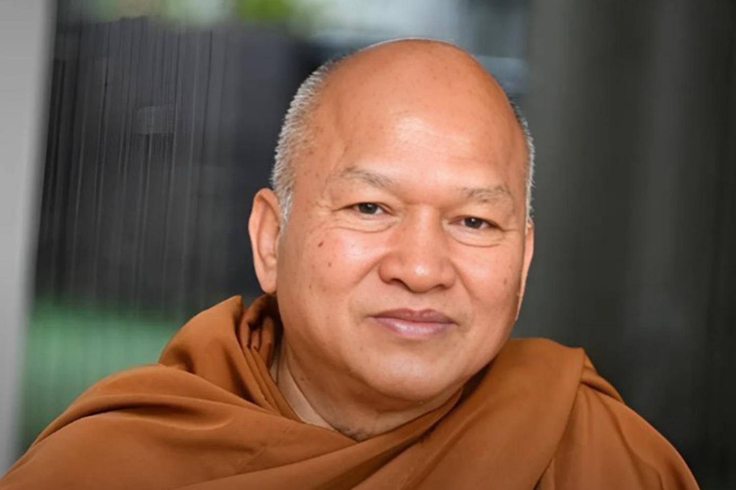 Скандал с фондом омрачает наследие когда-то знаменитого аббата