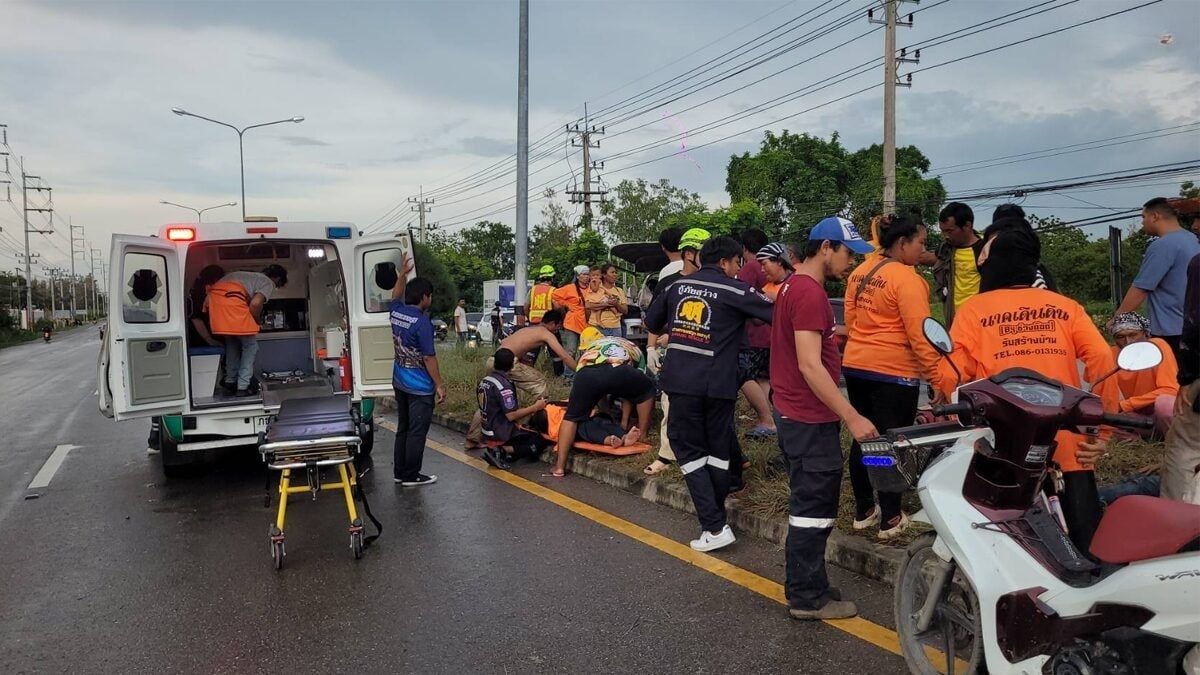 Скользкий удар: авария с пикапом в Ча-Ам оставила 12 рабочих раненными