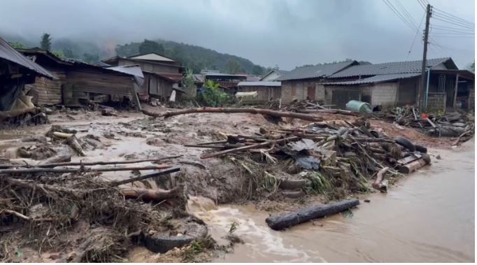 Смертоносный оползень обрушился на деревню Чиангмай, 4 человека погибли