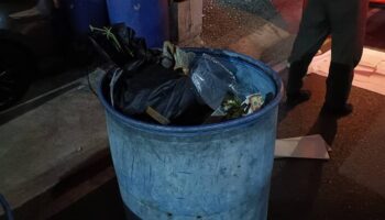 Собиратель мусора в Патумтхани находит младенца в мешке с мусором