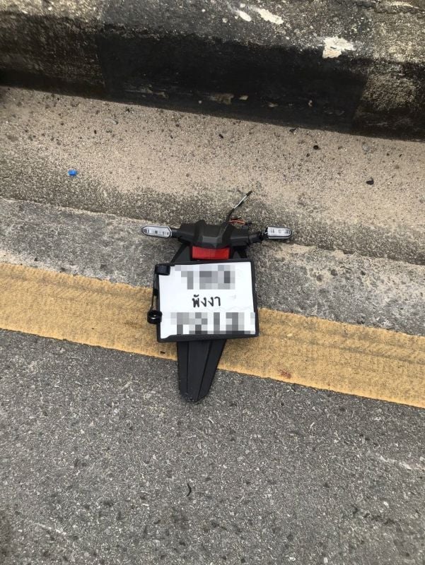 Спидинг пикап убивает байкера в смертельной аварии на развороте в Пханг Нга