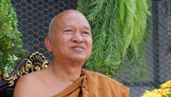 Старший аббат подал в отставку из Ват Пхрабатнампху на фоне внутреннего расследования