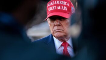 Стратегия тарифов Трампа вызывает опасения по поводу глобальной рецессии на фоне изменений в политике центральных банков