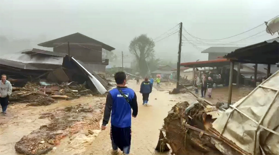 Сход камней в Чианг Мае унес одну жизнь, 12 пострадавших, пятеро пропали без вести на фоне дождей шторма Кадзики