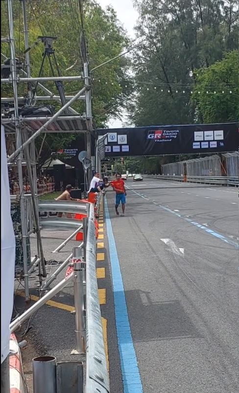 Таец был спасен в драме на ипподроме в Пхукете (видео)