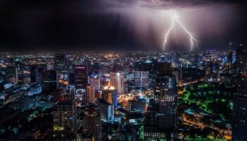 Таиланд готовится к грозам в 32 провинциях на фонеheatwave