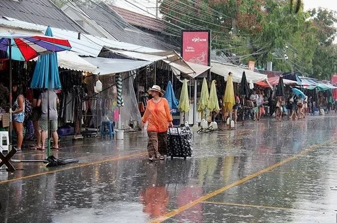 Таиланд готовится к сильным дождям, которые продолжаются в нескольких регионах