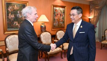 Таиланд подтверждает мирный подход в переговорах по пограничному конфликту с послом США.