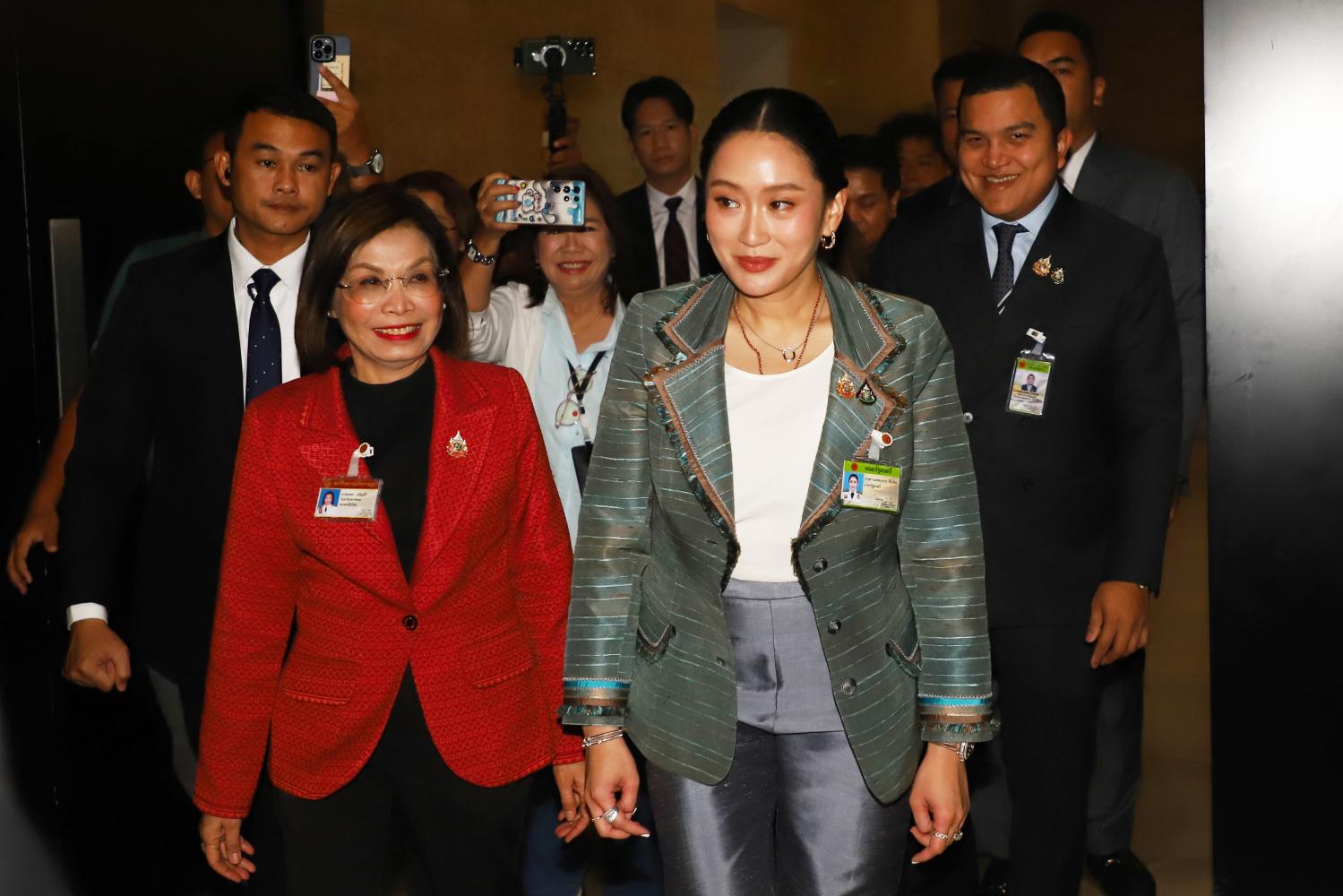 Тайский премьер-министр Пэ тонгтарн предоставляет защиту по поводу утекшей записи