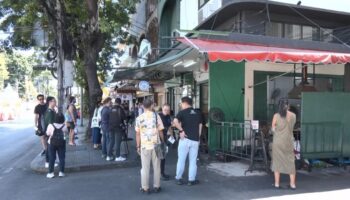 Тайский шеф-повар с мишленовской звездой Джей Фа был оштрафован за неясное ценообразование на омлет с крабом