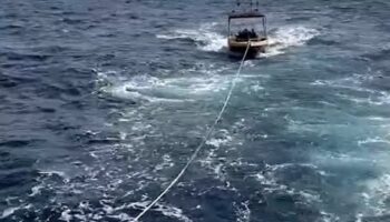 Тайский MECC спасает застрявших рыбаков после двух дней в море