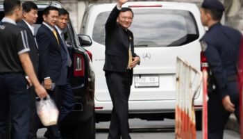 Таксин уклонился от тюрьмы, адвокат рассматривает возвращение к путешествиям