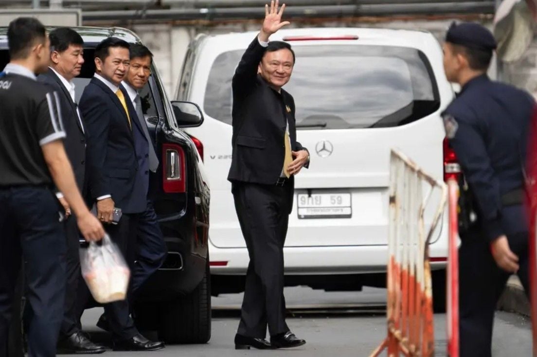 Таксин уклонился от тюрьмы, адвокат рассматривает возвращение к путешествиям