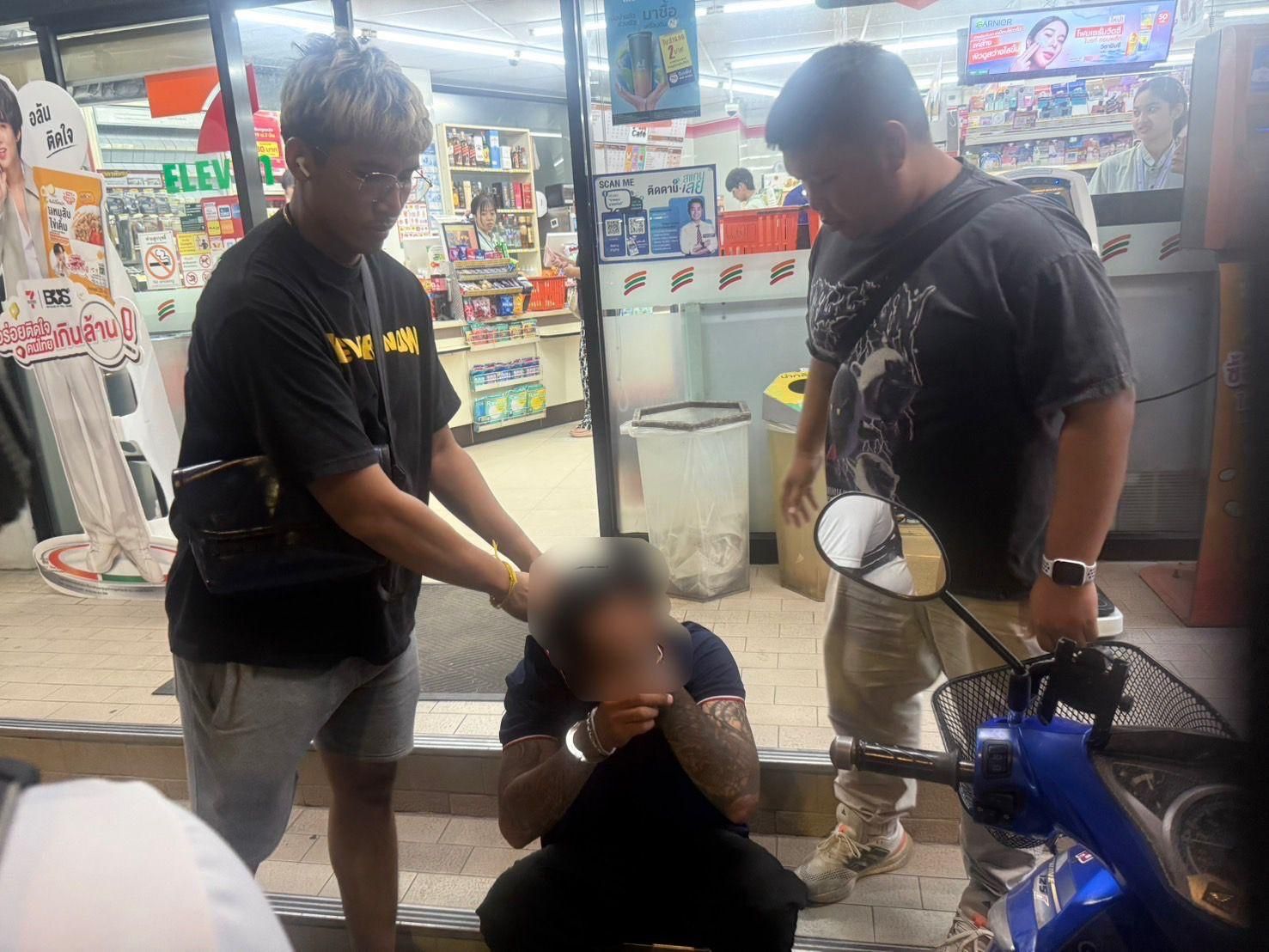 Торговцы оружием с Facebook попались туристической полиции в Таиланде