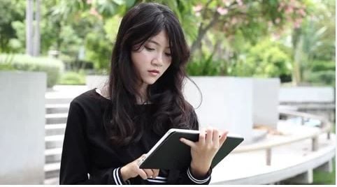 1 из 3 тайских подростков подвергнуты воздействию онлайн-сексуального контента, выясняет исследование